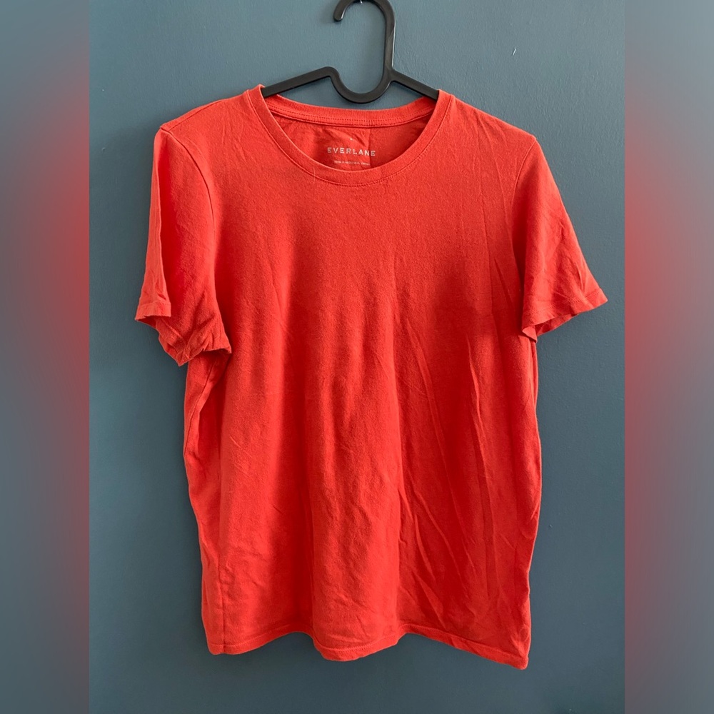 GUC Everlane Basic T-shirt in Poppy color